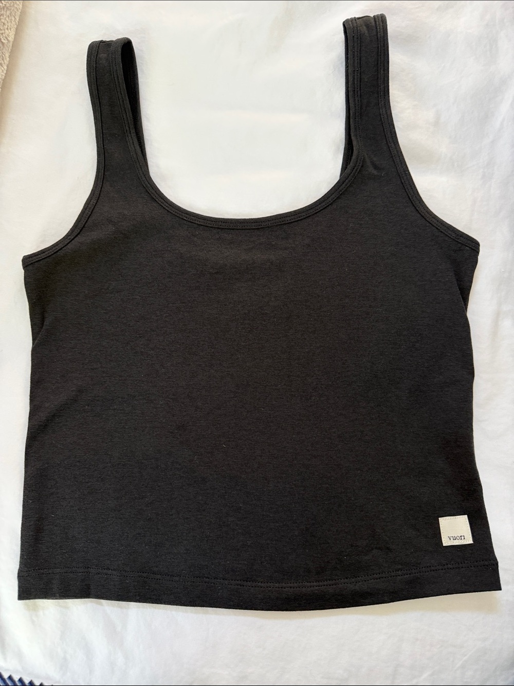 Vuori Black Scoop Crop Tank - Picture 1 of 3